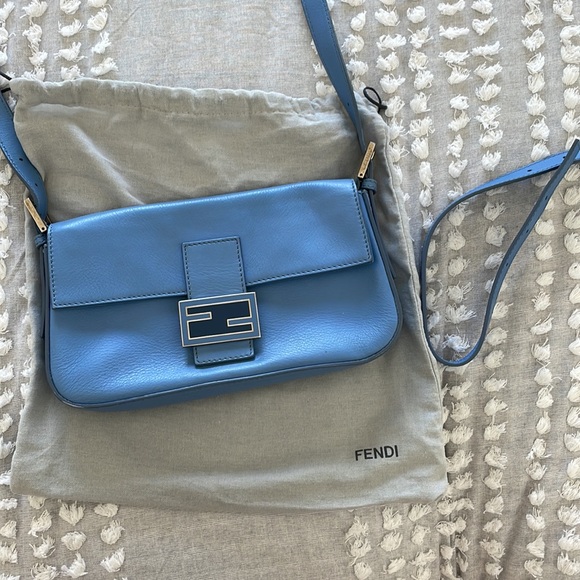 Baby light blue fendi baguette with convertible straps with authenticity card - Picture 3 of 11